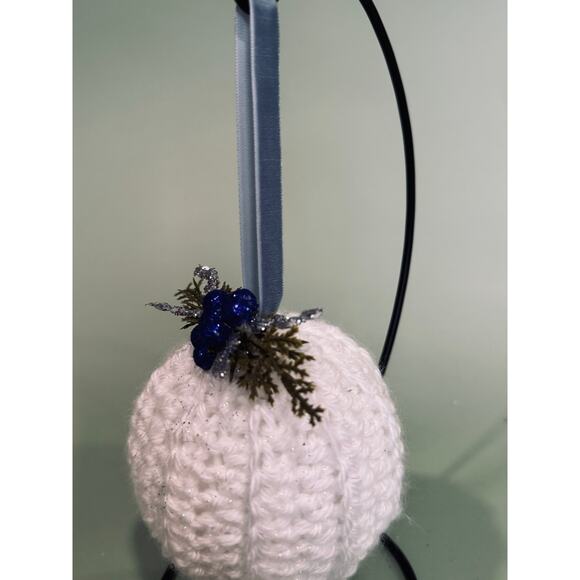 Handmade Crocheted Christmas Ornament Ball Bauble Tree Decoration   CO19 - Picture 4 of 4